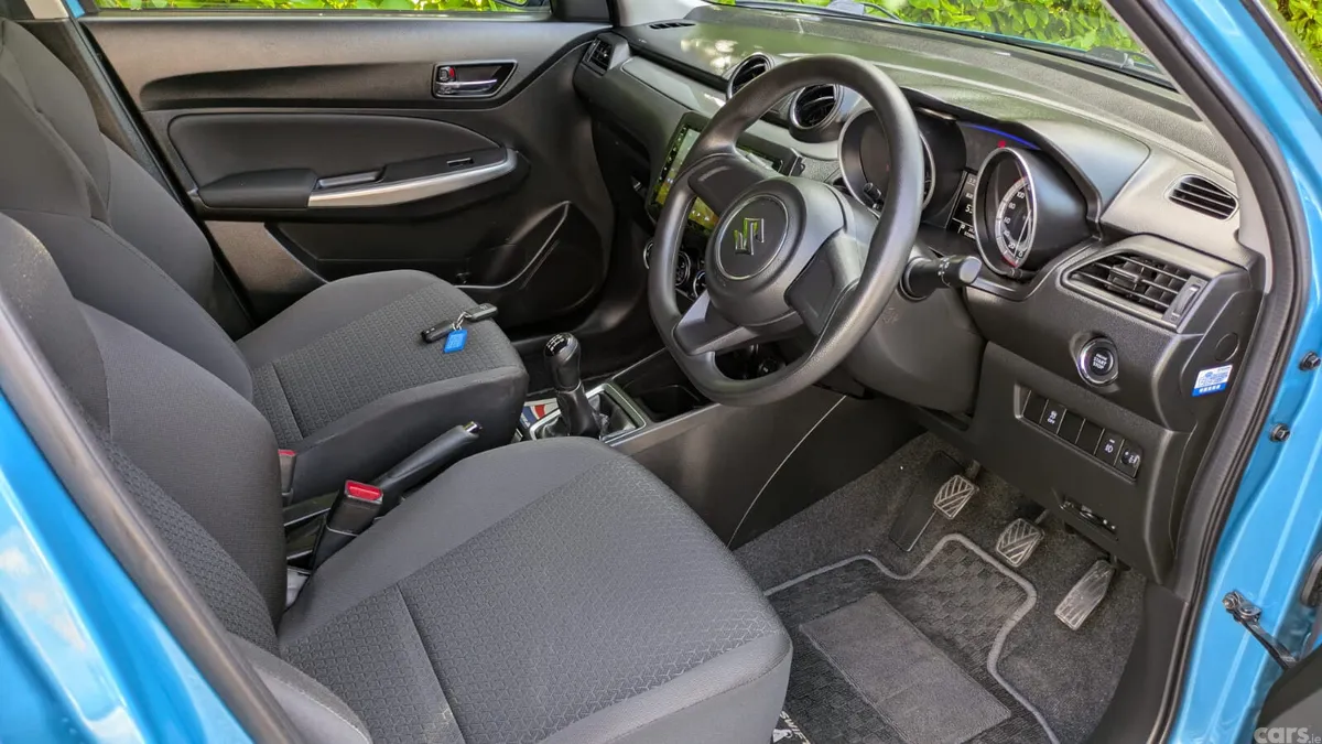 Suzuki Swift Hatchback, Petrol, 2017, Blue