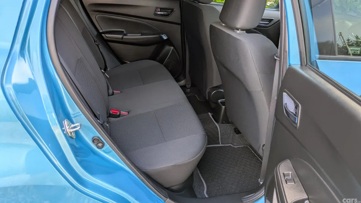 Suzuki Swift Hatchback, Petrol, 2017, Blue