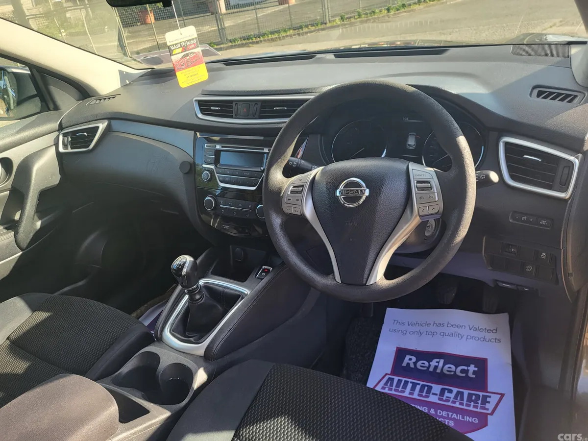 Nissan Qashqai Hatchback, Diesel, 2014, Brown