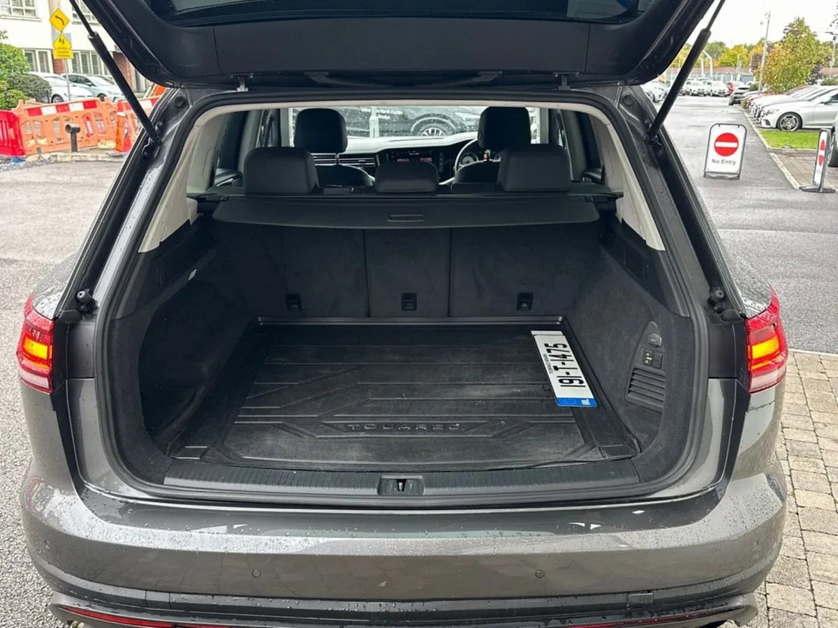 Volkswagen Touareg SUV, Diesel, 2019, Grey