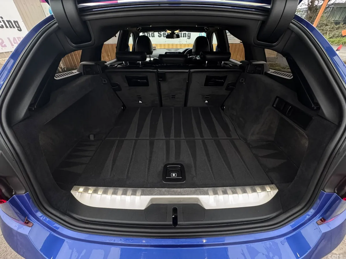 BMW 3-Series Estate, Petrol Plug-in Hybrid, 2021, Blue
