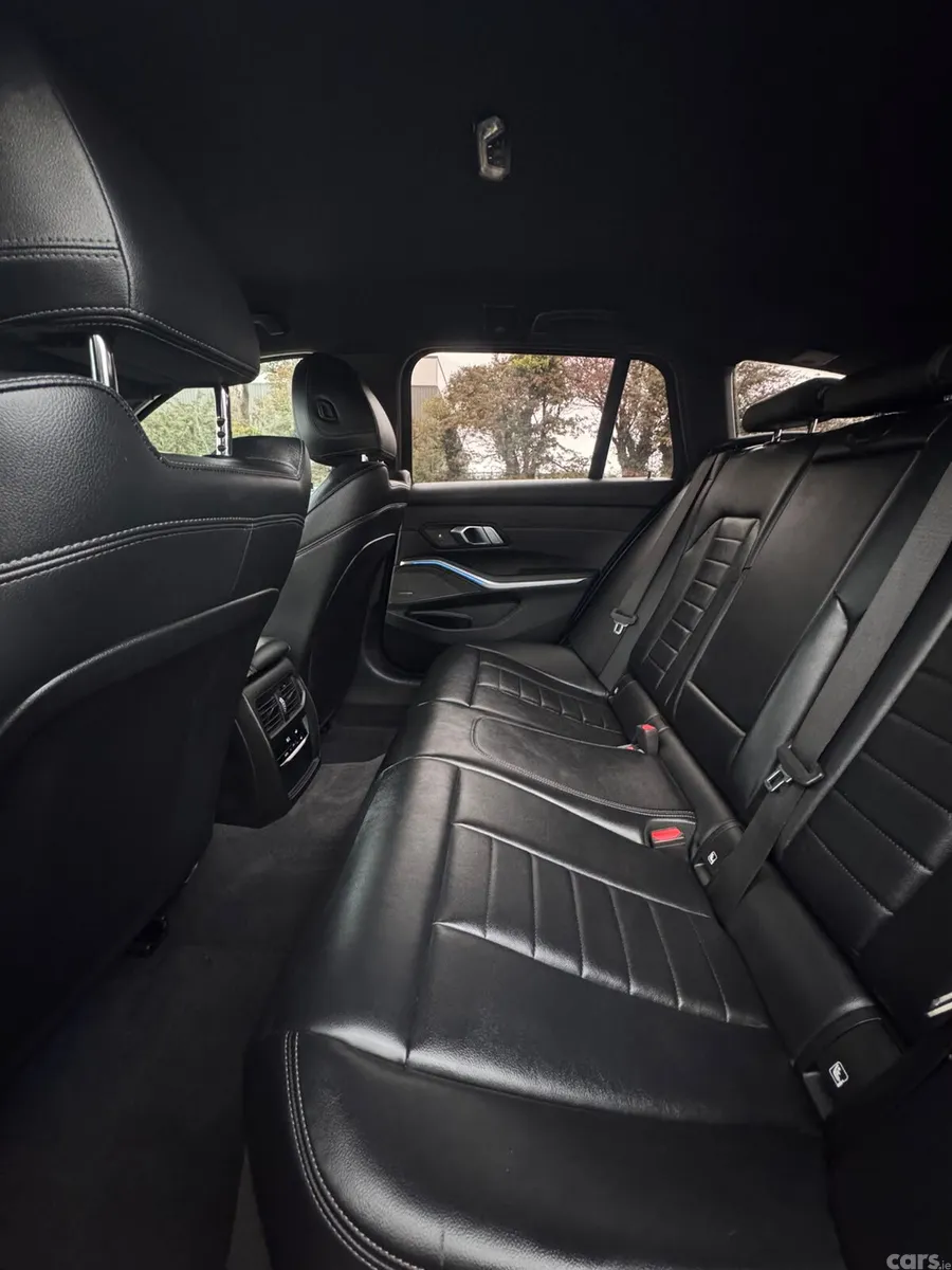 BMW 3-Series Estate, Petrol Plug-in Hybrid, 2021, Blue