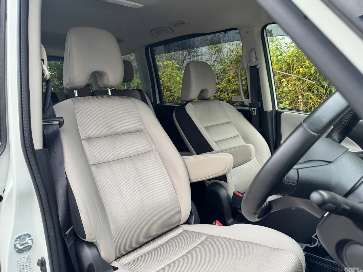 Nissan Serena MPV, Petrol Hybrid, 2017, White