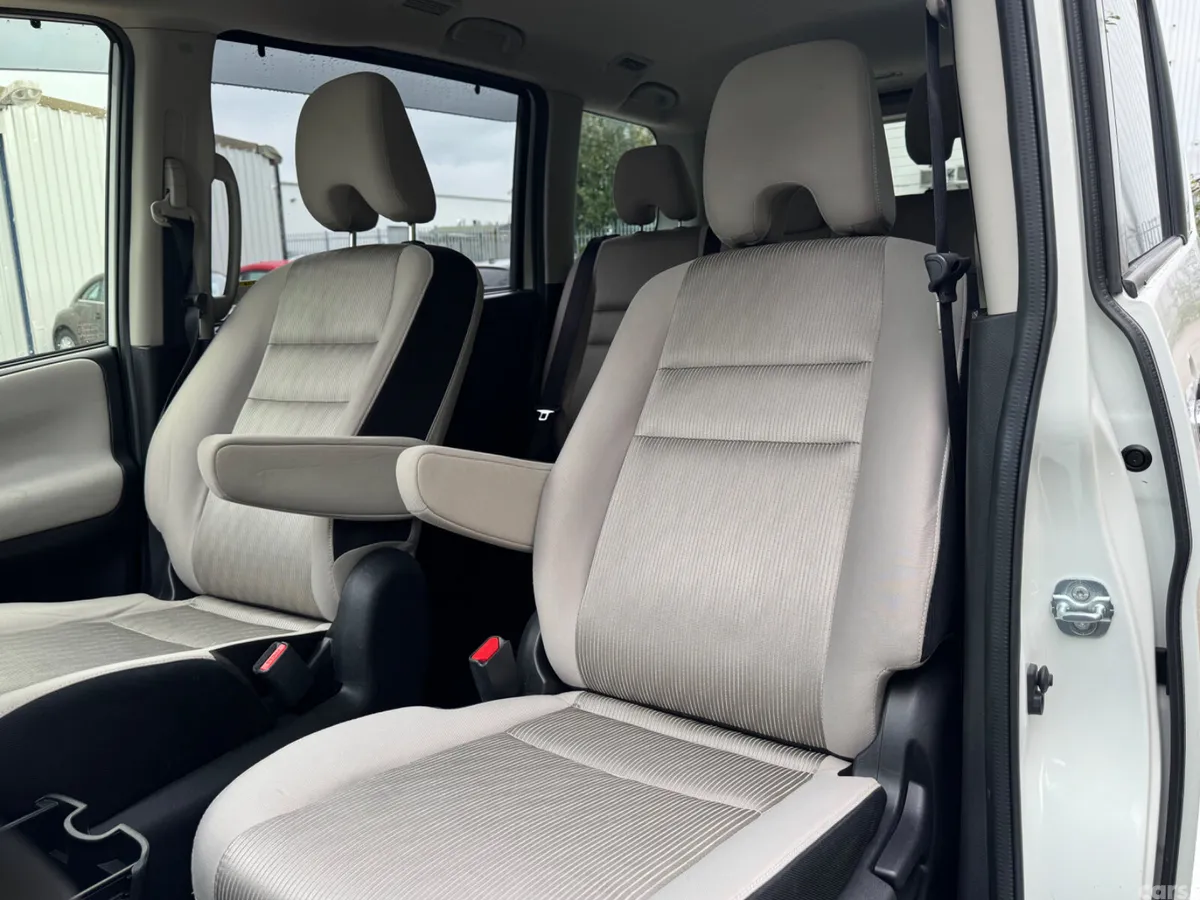Nissan Serena MPV, Petrol Hybrid, 2017, White