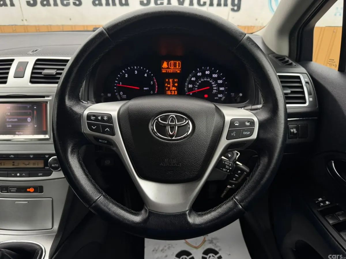 Toyota Avensis Saloon, Diesel, 2013, Blue