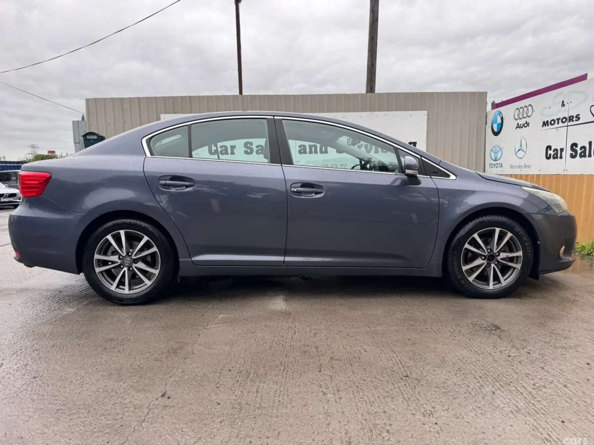 Toyota Avensis Saloon, Diesel, 2013, Blue