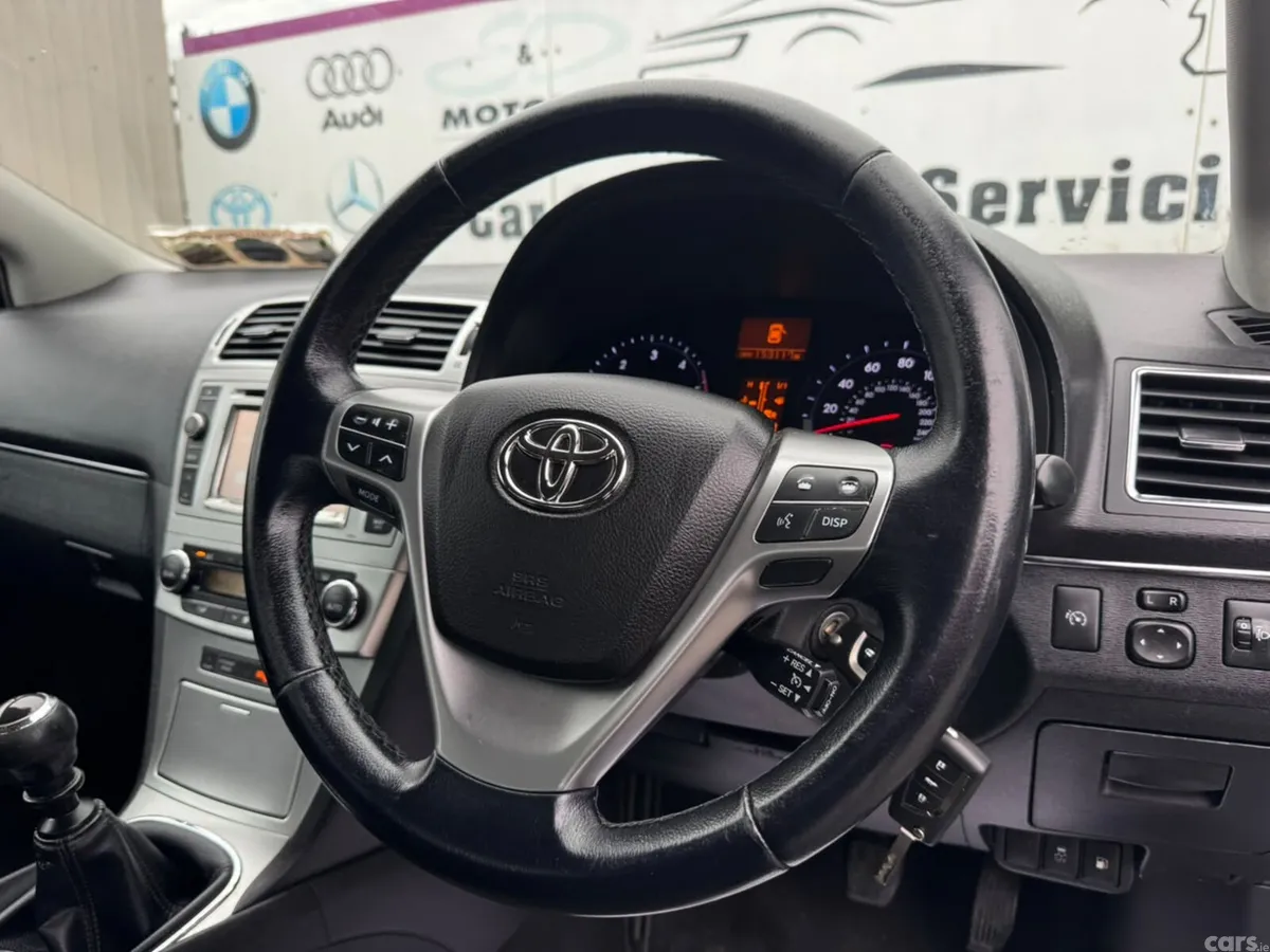 Toyota Avensis Saloon, Diesel, 2013, Blue