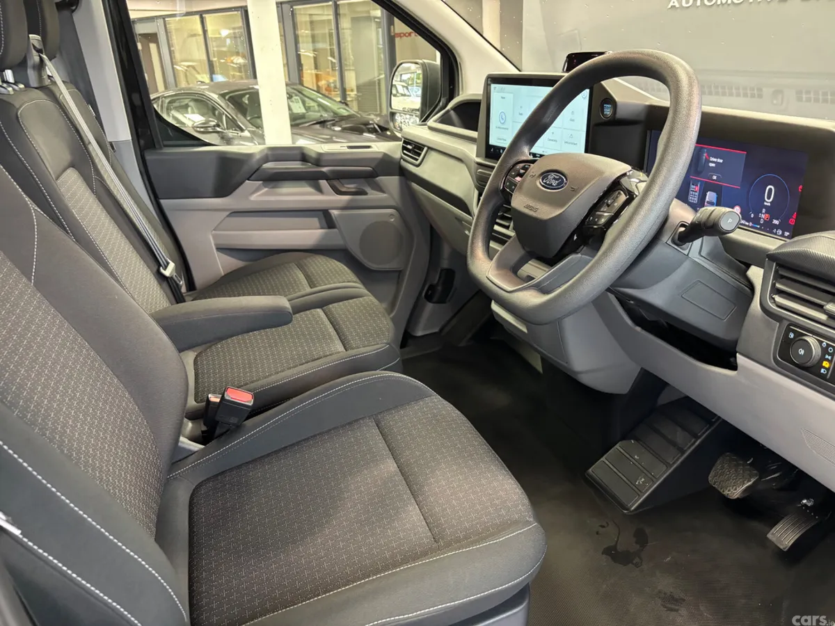 Ford Transit Custom MPV, Petrol Plug-in Hybrid, 2026, Black