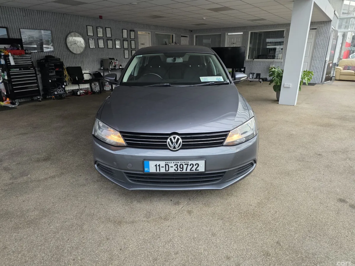 Volkswagen Jetta Saloon, Diesel, 2011, Grey