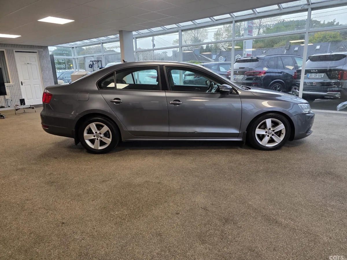 Volkswagen Jetta Saloon, Diesel, 2011, Grey
