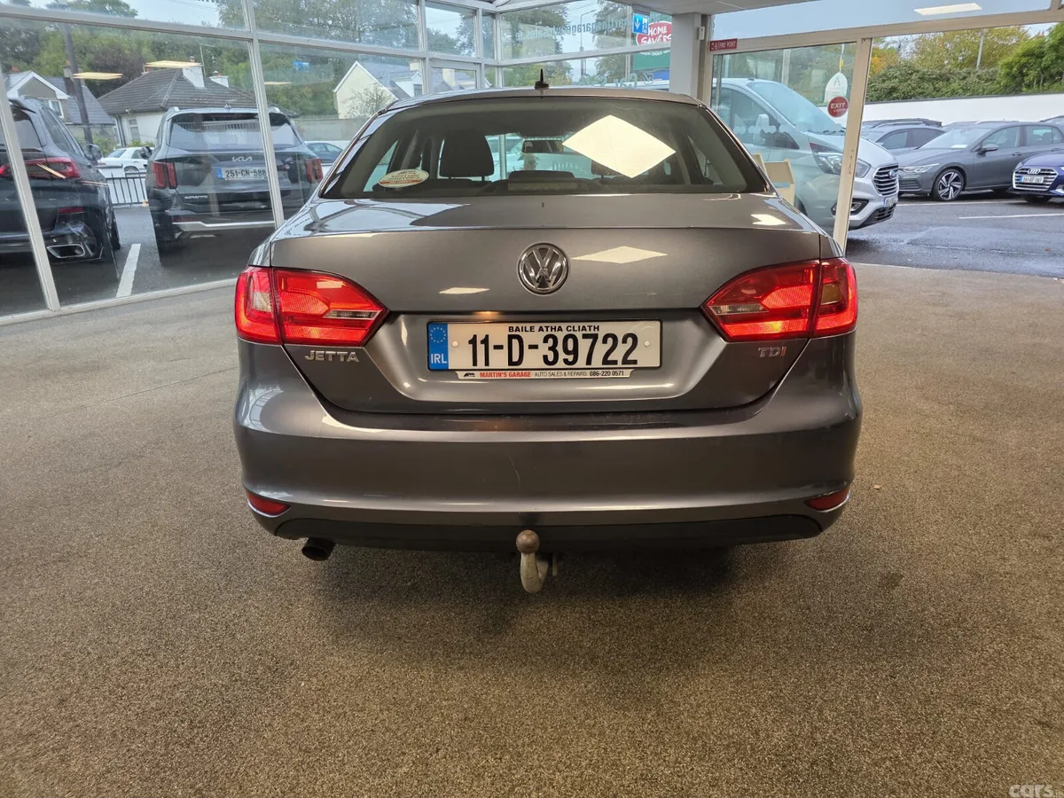 Volkswagen Jetta Saloon, Diesel, 2011, Grey