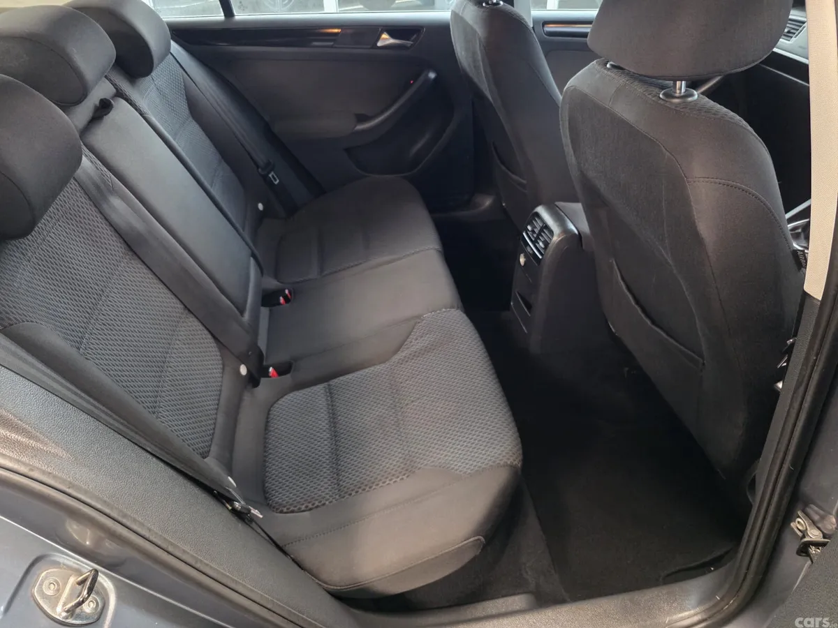 Volkswagen Jetta Saloon, Diesel, 2011, Grey
