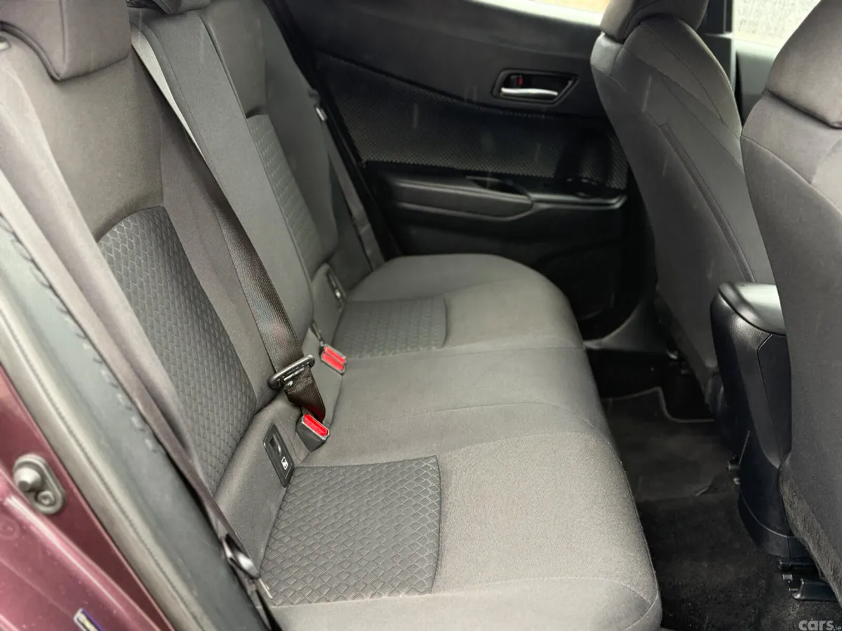 Toyota C-HR SUV, Petrol Hybrid, 2023, Purple