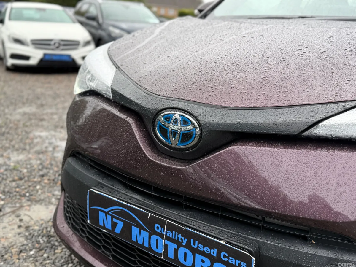 Toyota C-HR SUV, Petrol Hybrid, 2023, Purple