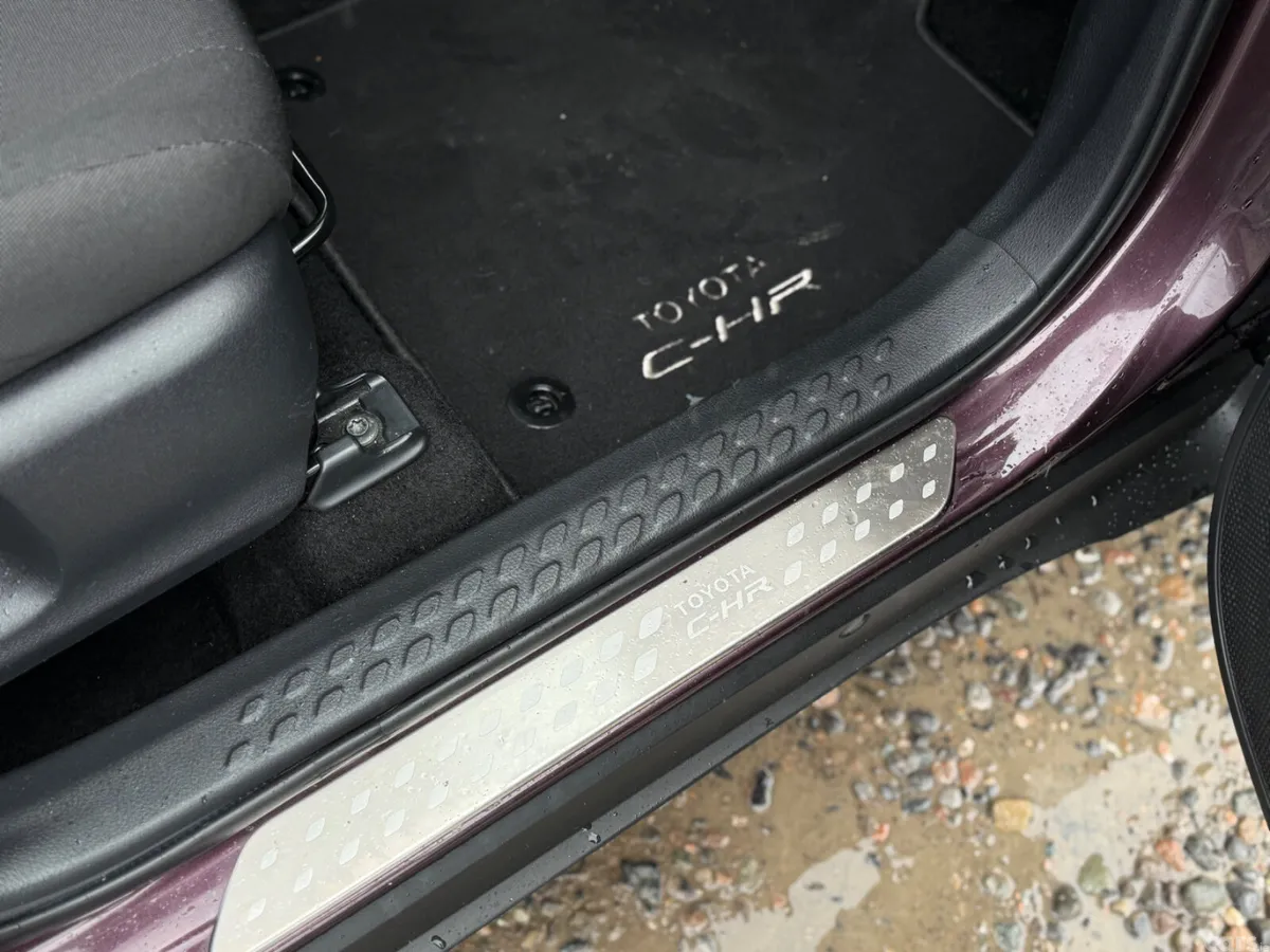 Toyota C-HR SUV, Petrol Hybrid, 2023, Purple