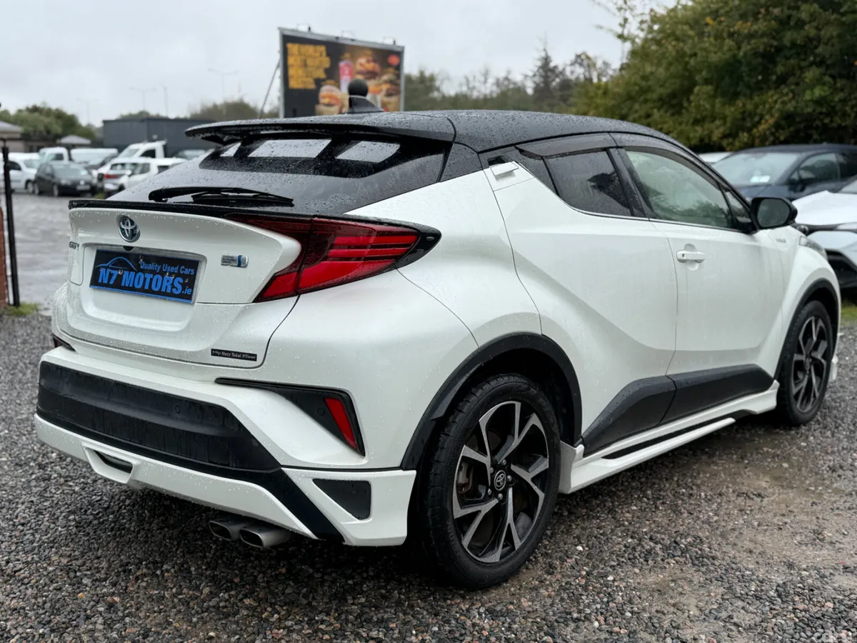 Toyota C-HR SUV, Petrol Hybrid, 2020, White