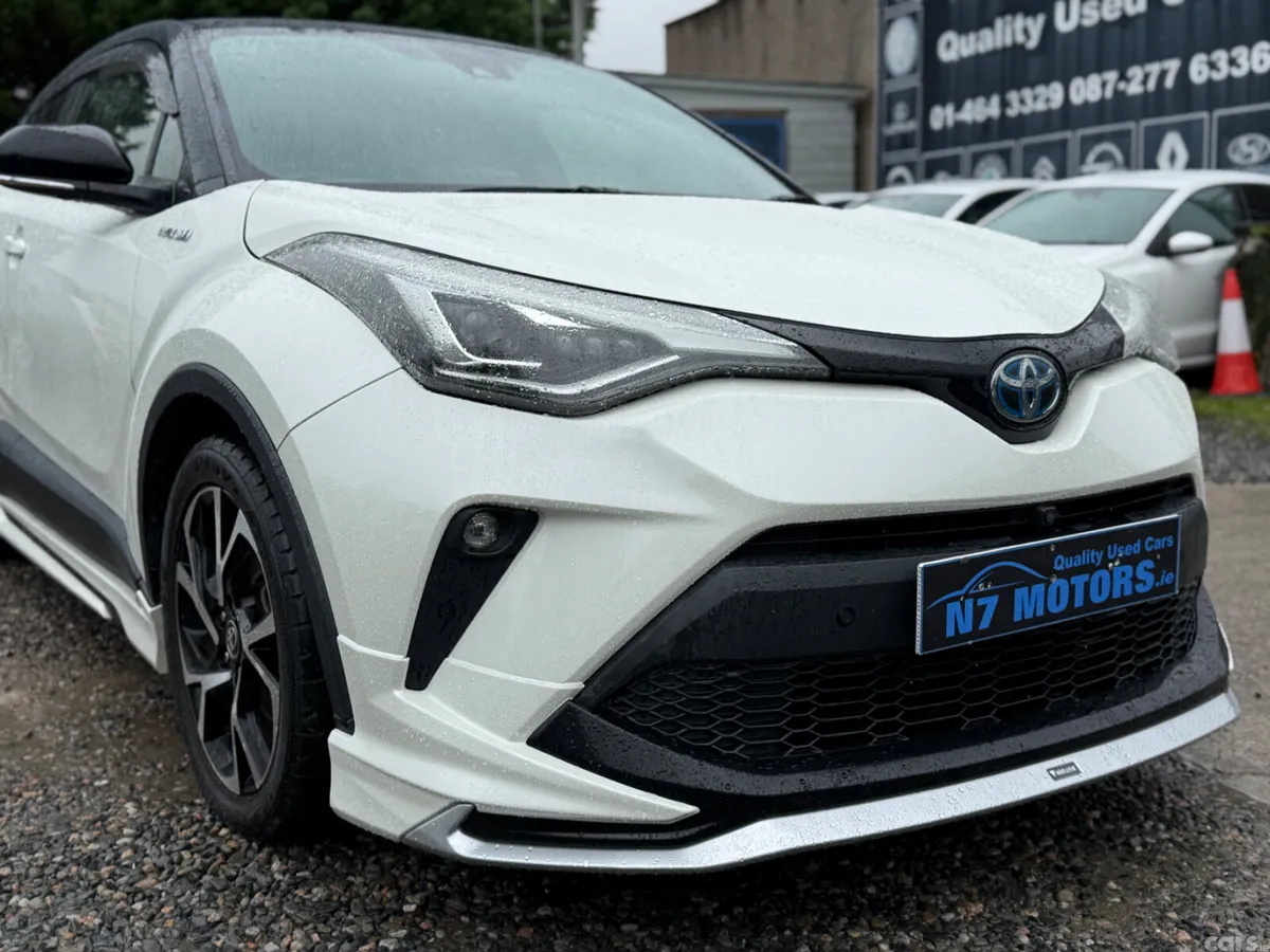Toyota C-HR SUV, Petrol Hybrid, 2020, White