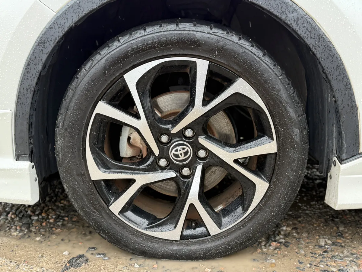 Toyota C-HR SUV, Petrol Hybrid, 2020, White