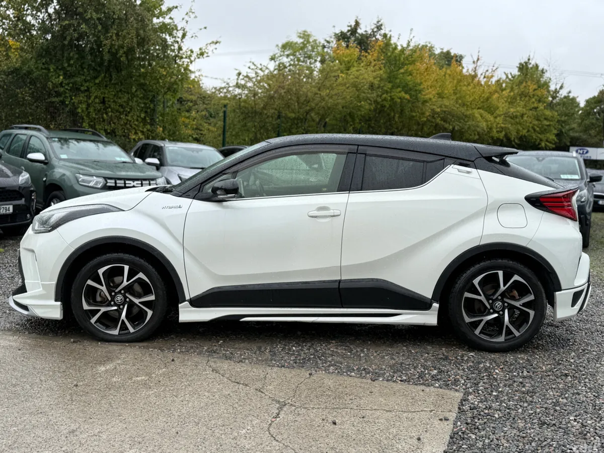 Toyota C-HR SUV, Petrol Hybrid, 2020, White