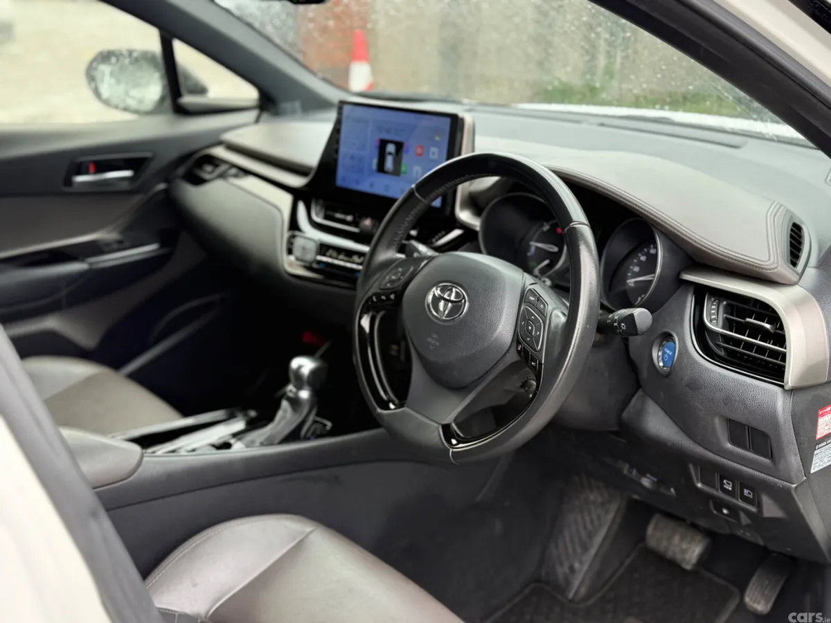 Toyota C-HR SUV, Petrol Hybrid, 2020, White