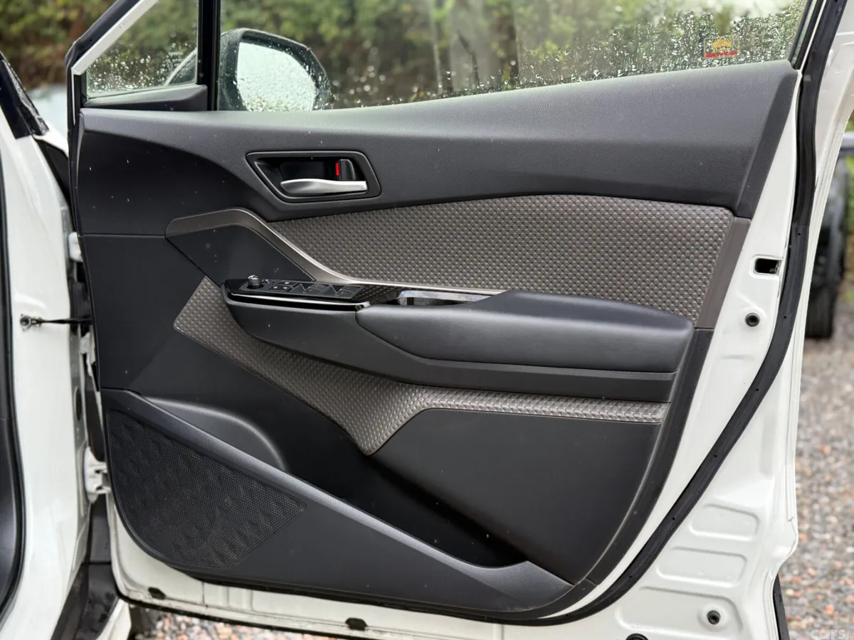 Toyota C-HR SUV, Petrol Hybrid, 2020, White