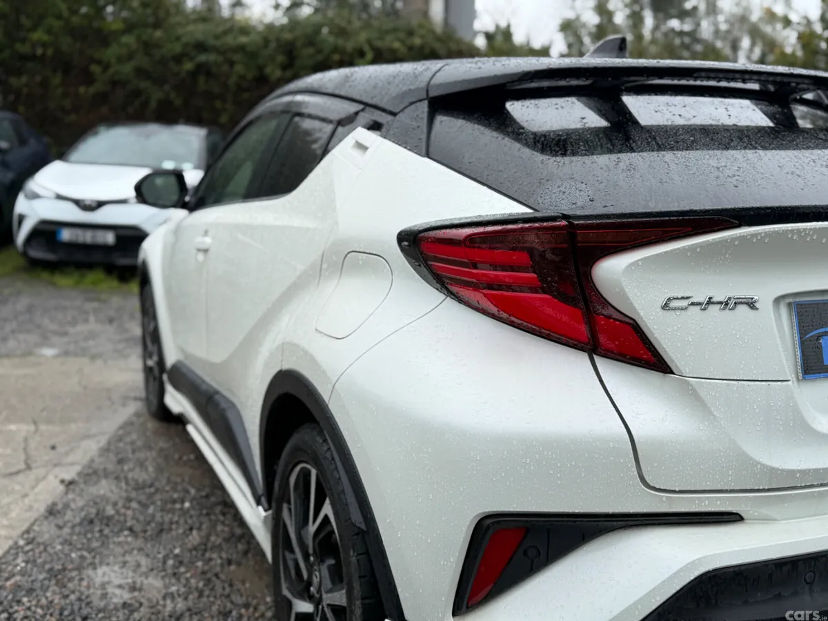Toyota C-HR SUV, Petrol Hybrid, 2020, White