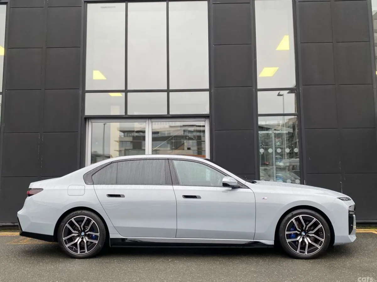 BMW i7 Saloon, Electric, 2024, Grey