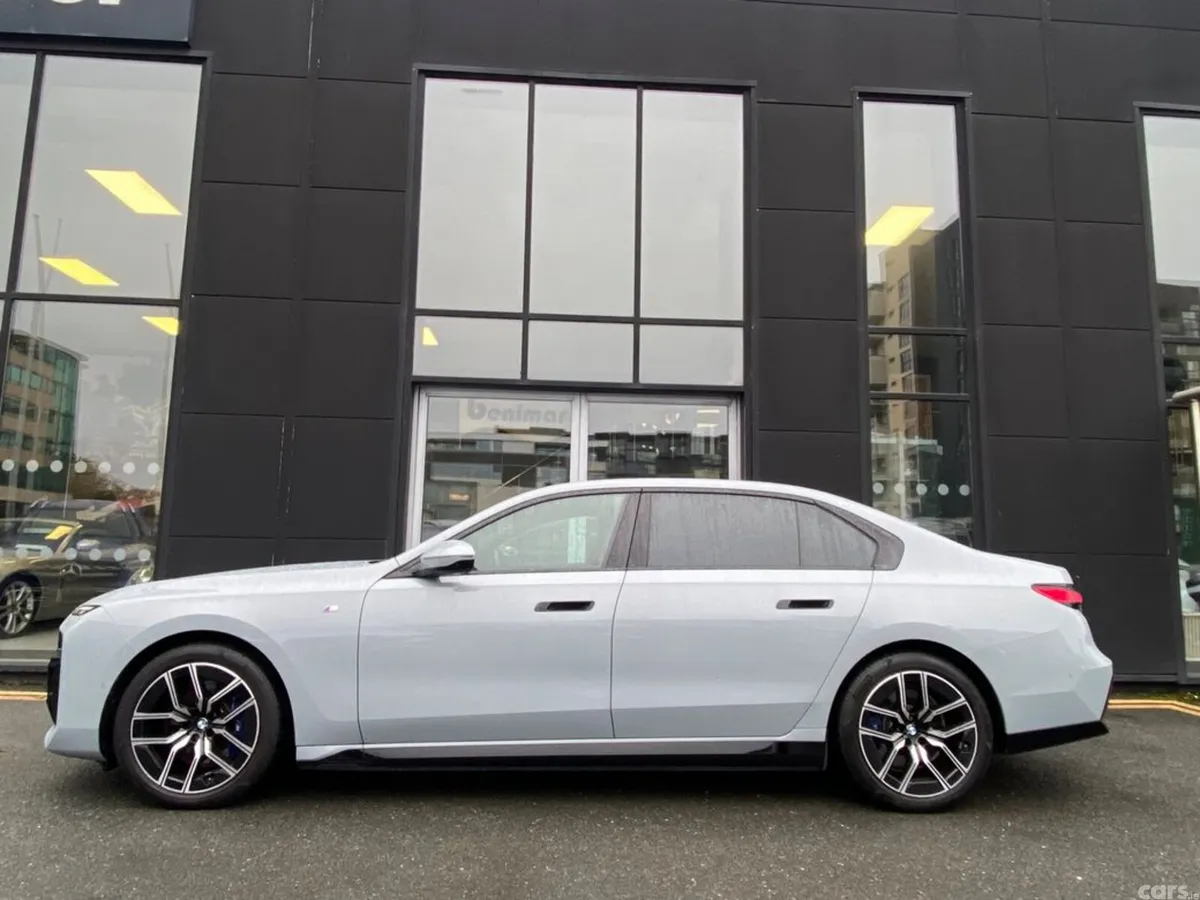 BMW i7 Saloon, Electric, 2024, Grey