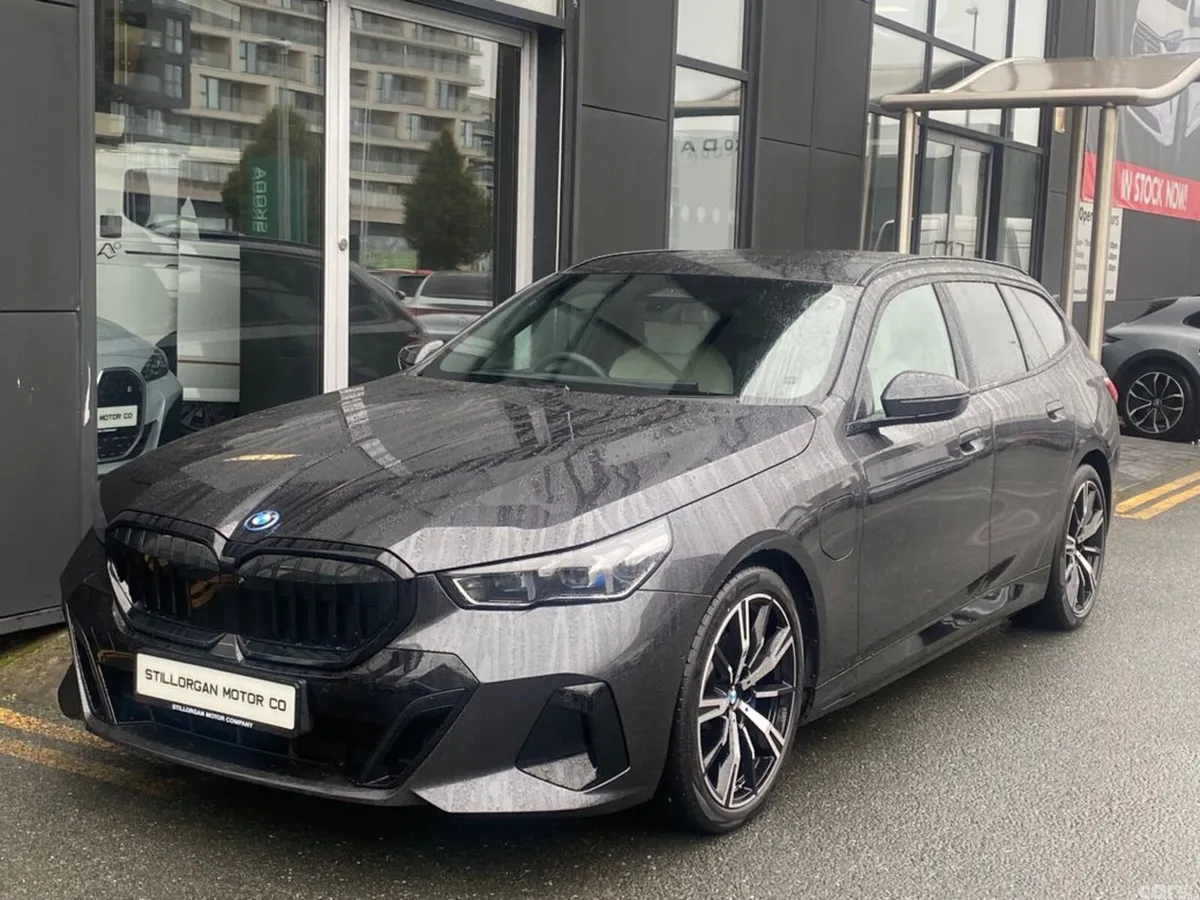 BMW 5-Series Estate, Petrol Plug-in Hybrid, 2025, Grey