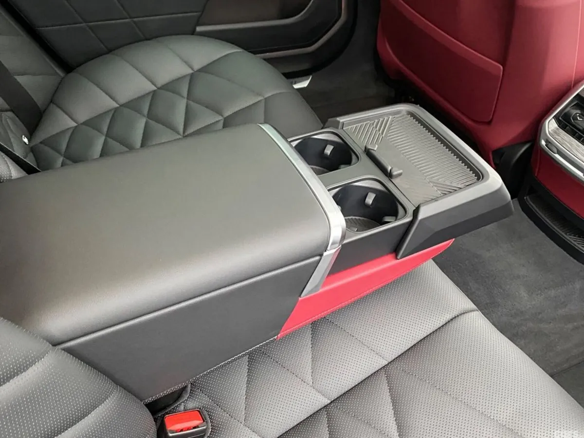 BMW i7 Saloon, Electric, 2024, Grey