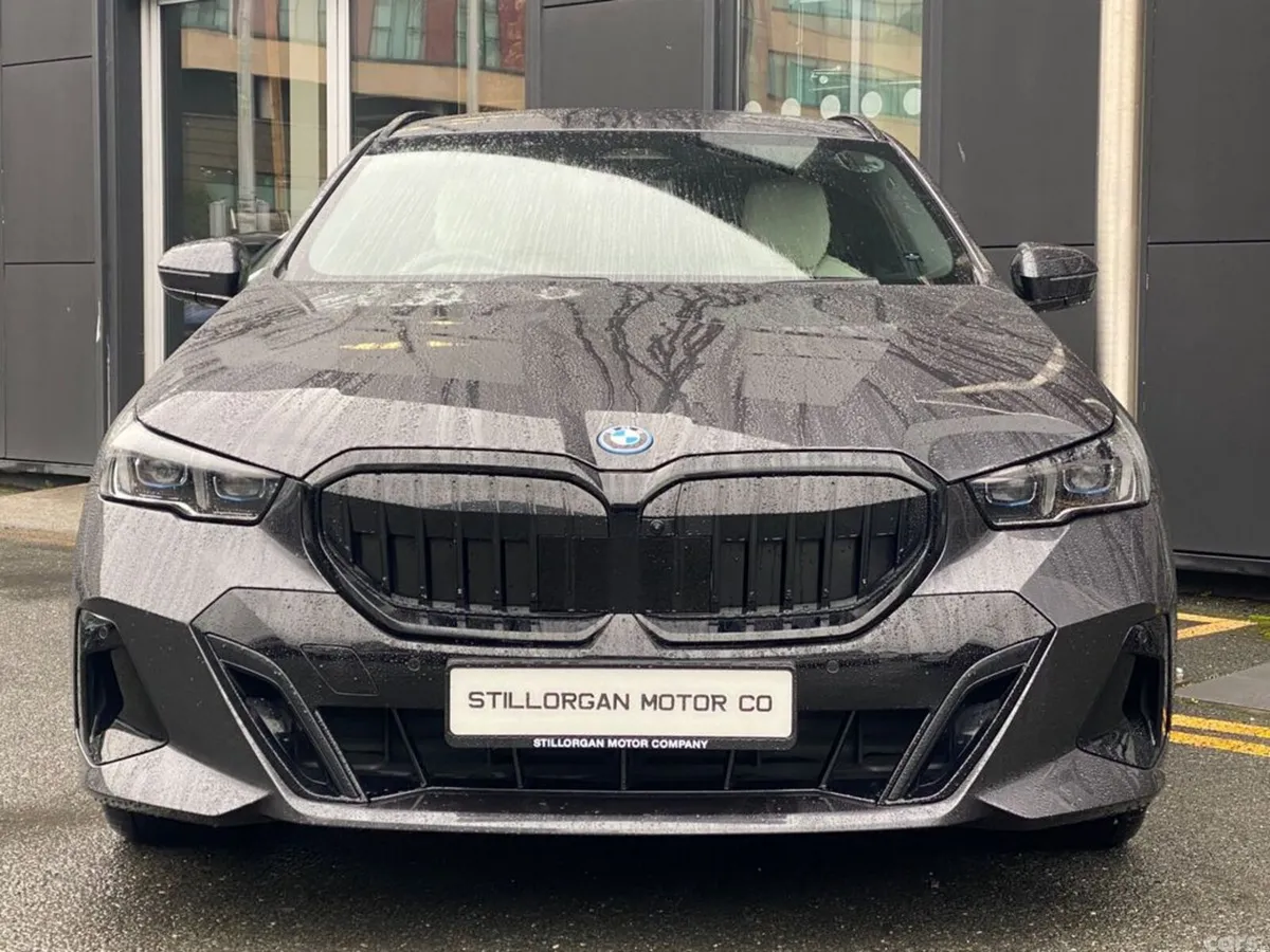 BMW 5-Series Estate, Petrol Plug-in Hybrid, 2025, Grey