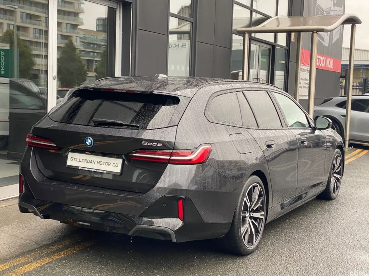 BMW 5-Series Estate, Petrol Plug-in Hybrid, 2025, Grey