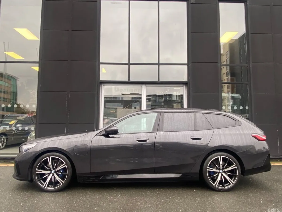 BMW 5-Series Estate, Petrol Plug-in Hybrid, 2025, Grey