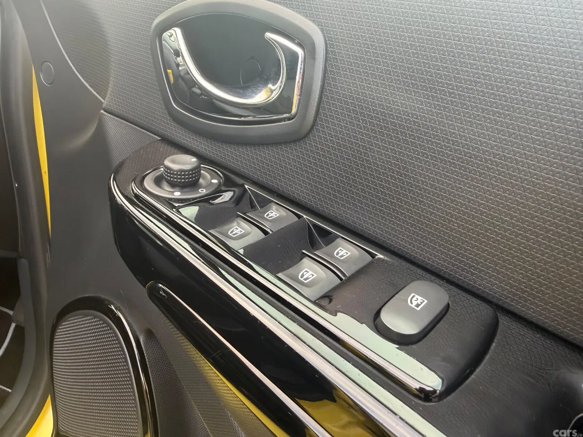 Renault Clio Hatchback, Petrol, 2013, Yellow