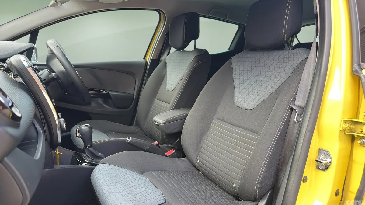 Renault Clio Hatchback, Petrol, 2013, Yellow