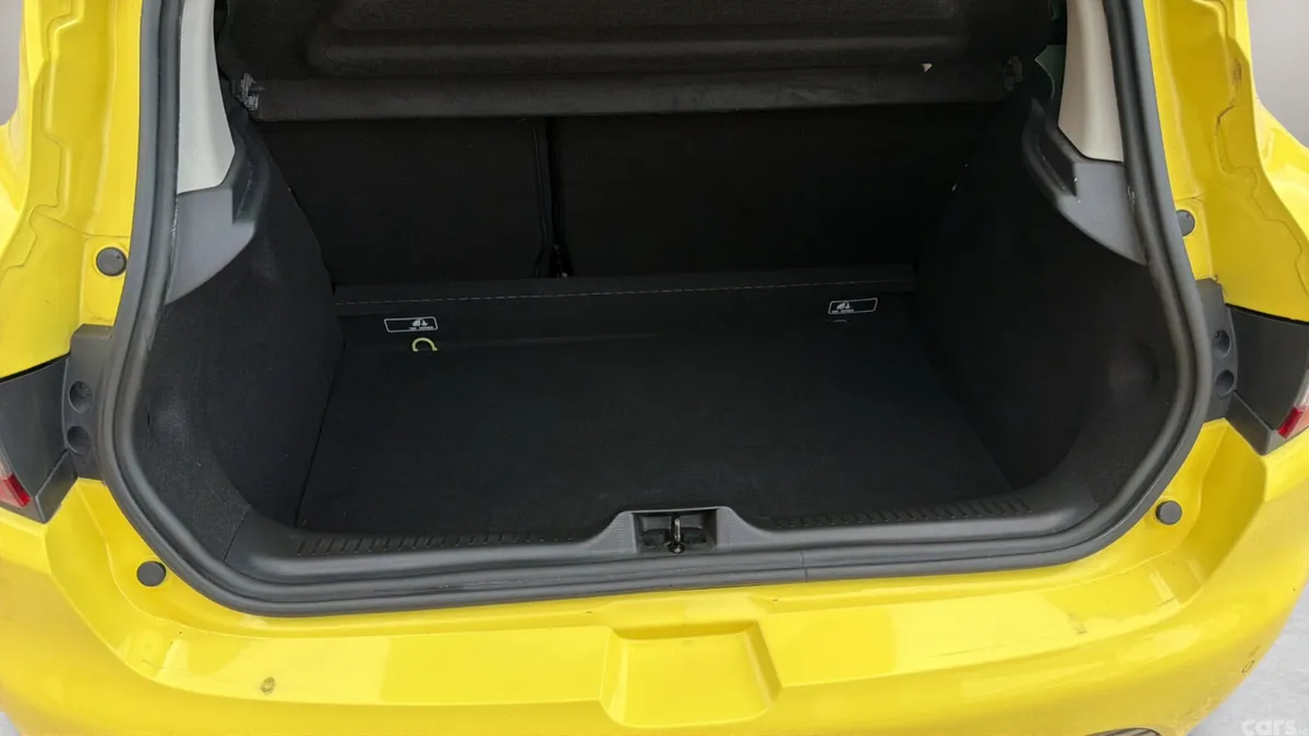 Renault Clio Hatchback, Petrol, 2013, Yellow