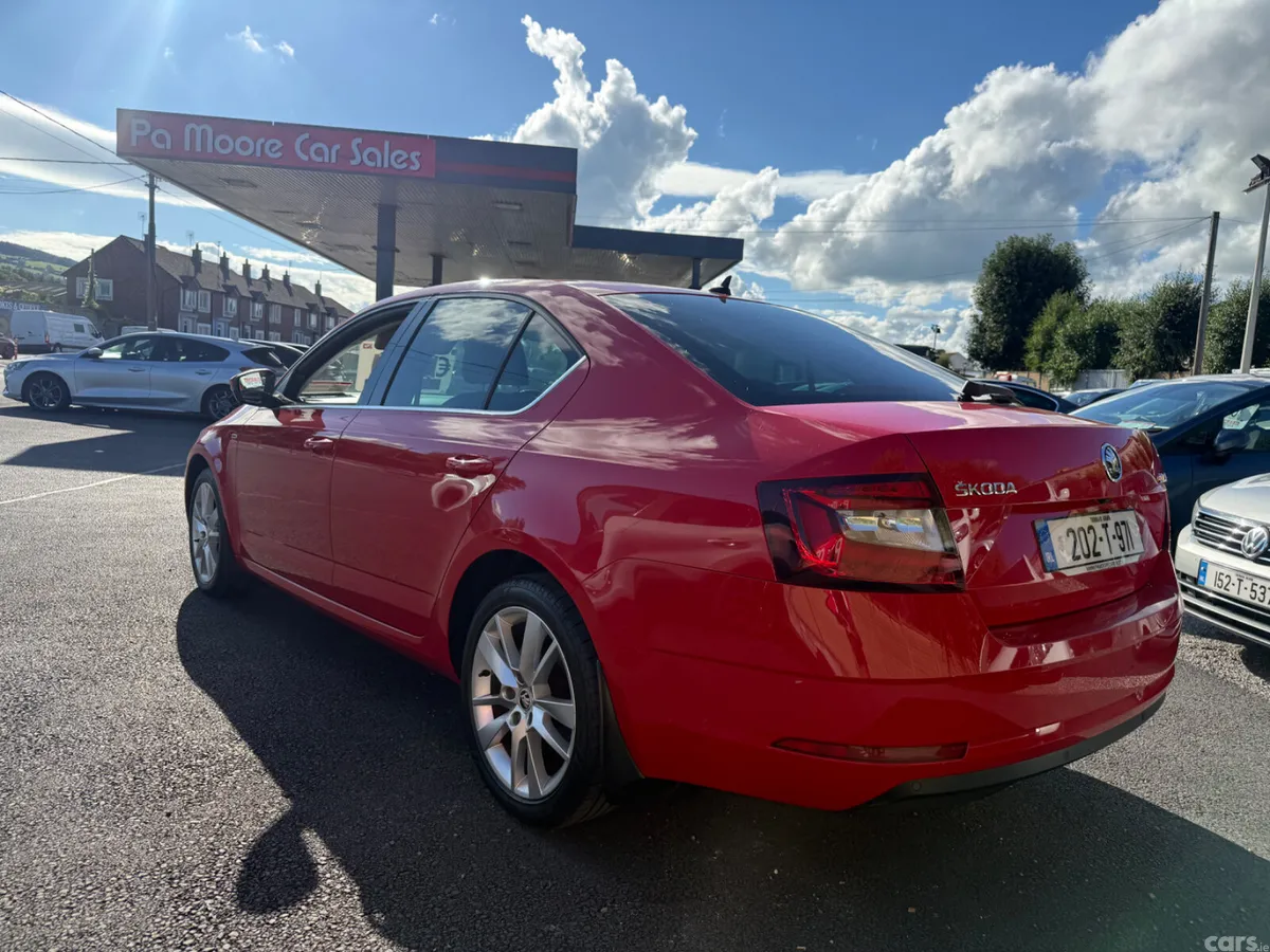 Skoda Octavia Saloon, Diesel, 2020, Red