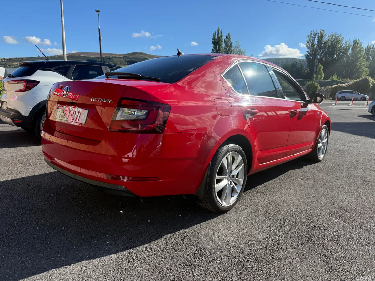 Skoda Octavia Saloon, Diesel, 2020, Red