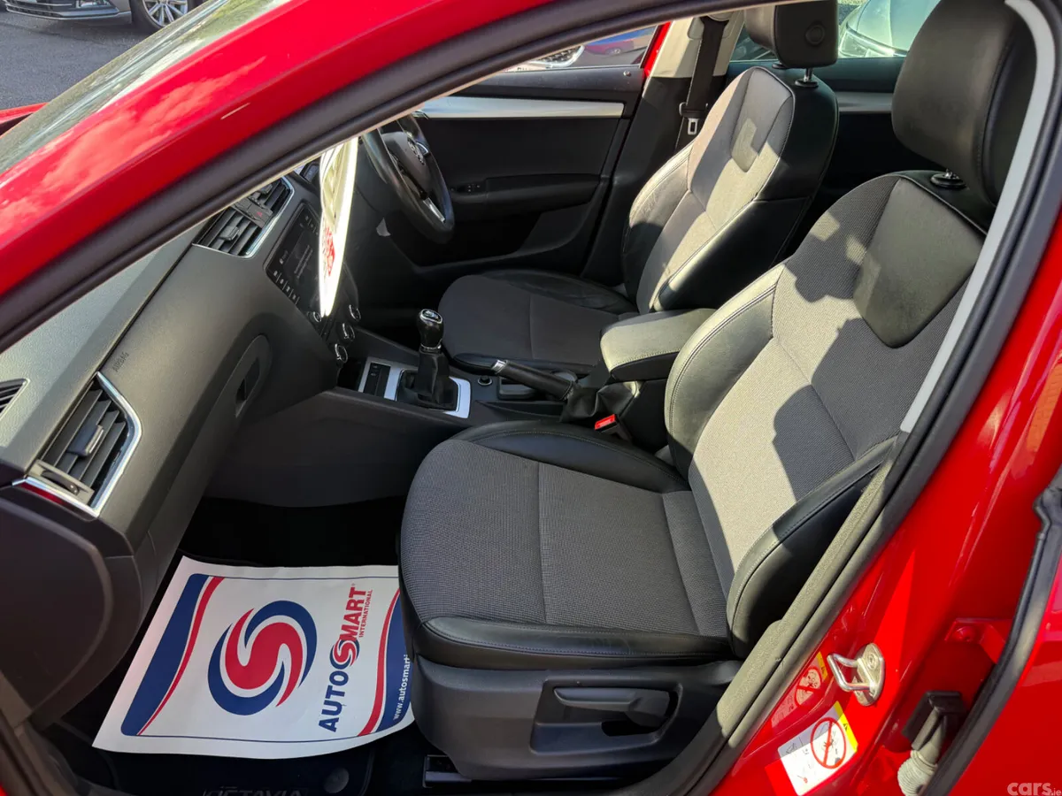 Skoda Octavia Saloon, Diesel, 2020, Red