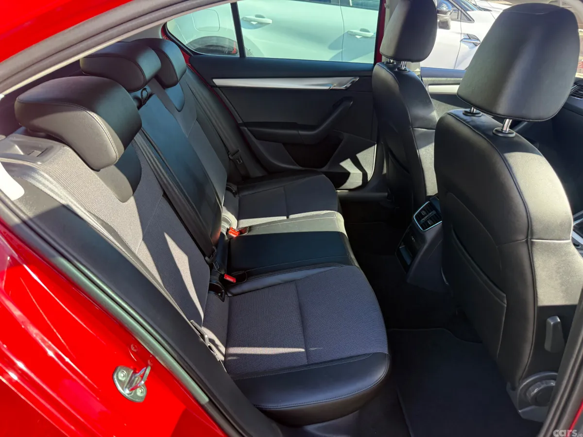 Skoda Octavia Saloon, Diesel, 2020, Red