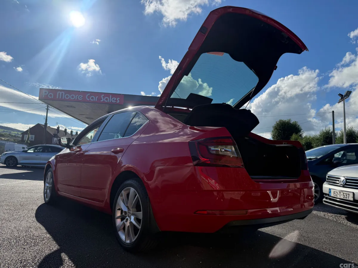Skoda Octavia Saloon, Diesel, 2020, Red