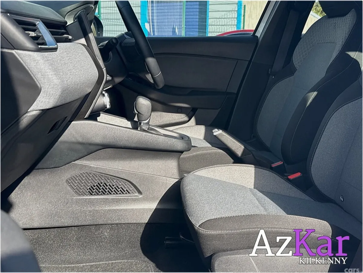 Renault Clio Hatchback, Petrol, 2024, White