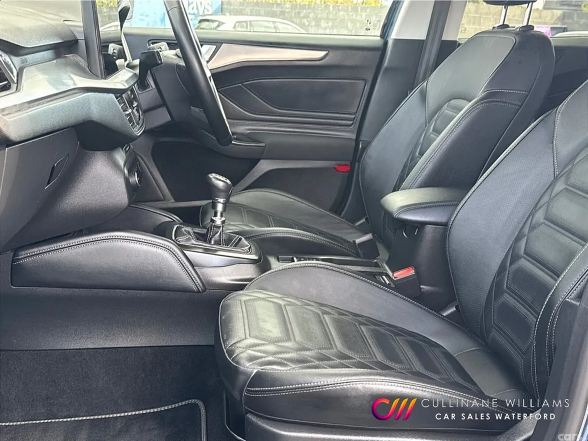 Ford Focus Hatchback, Petrol, 2024, Blue
