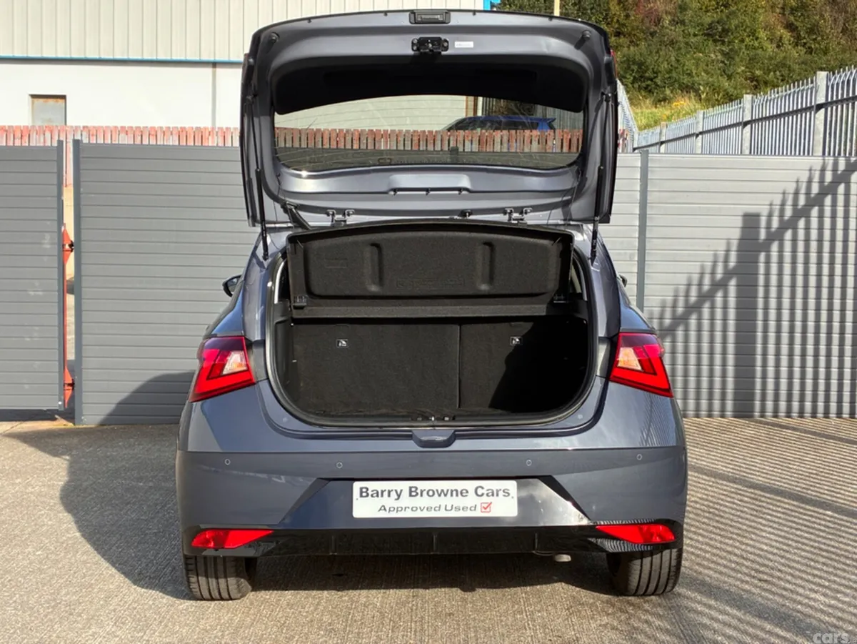 Hyundai i20 Hatchback, Petrol Hybrid, 2023, Grey