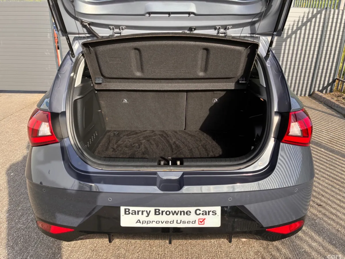 Hyundai i20 Hatchback, Petrol Hybrid, 2023, Grey