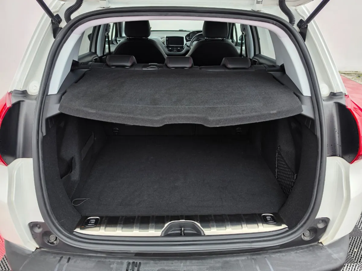 Peugeot 2008 Hatchback, Petrol, 2018, White