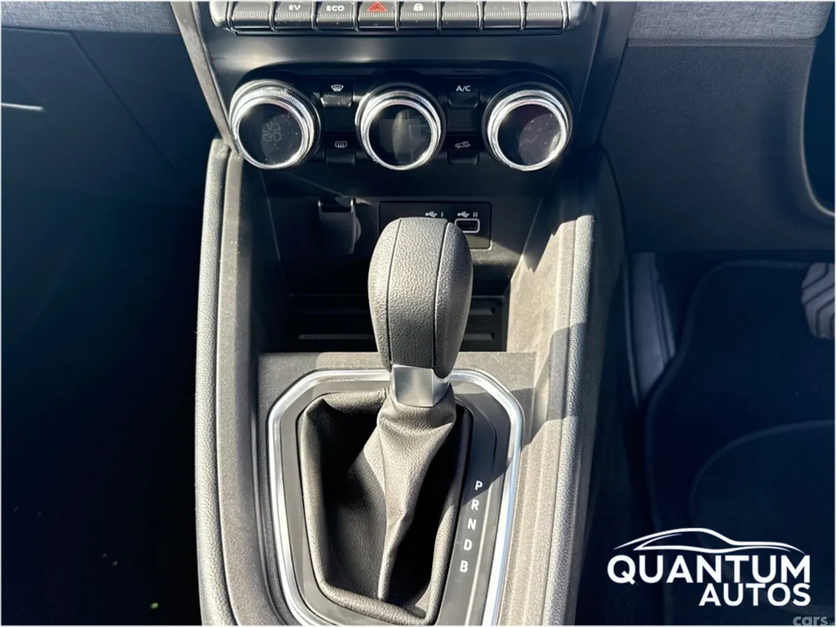 Renault Clio Hatchback, Petrol, 2024, White