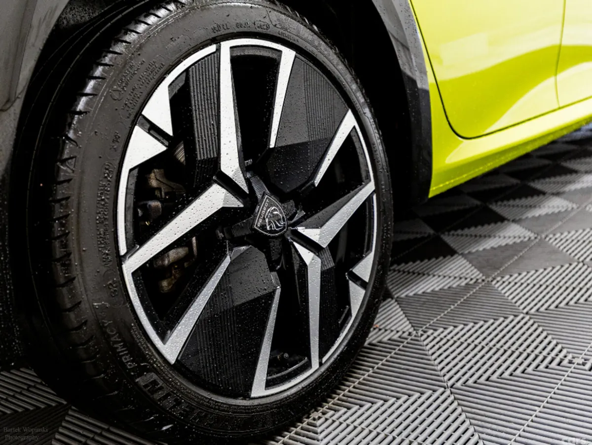 Peugeot 208 Hatchback, Electric, 2024, Yellow