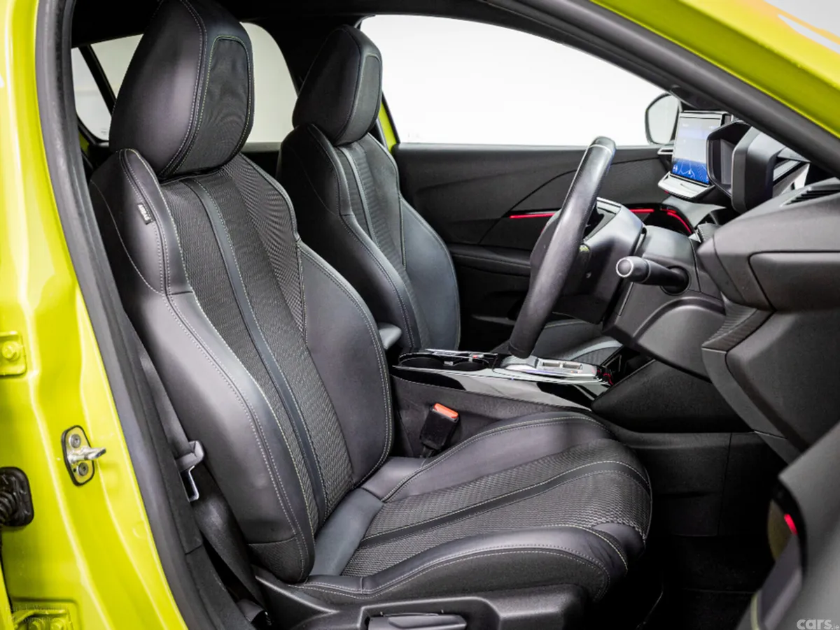 Peugeot 208 Hatchback, Electric, 2024, Yellow