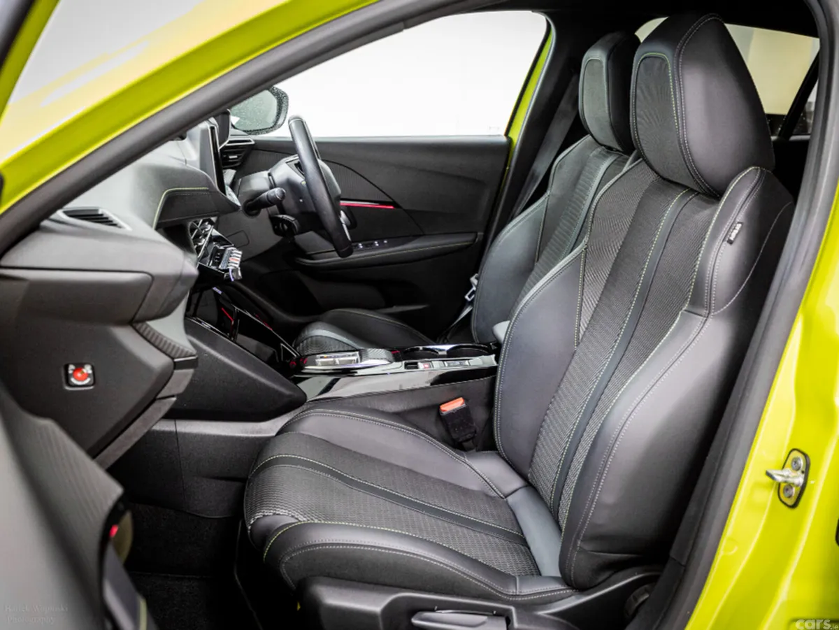 Peugeot 208 Hatchback, Electric, 2024, Yellow